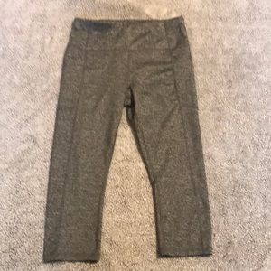Avia Gray Capri Athletic Leggings Size Medium